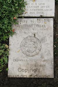 Boulogne Eastern Cemetery - Hartwell, J E