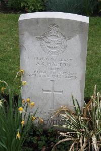 Boulogne Eastern Cemetery - Hatton, Alan Sydney