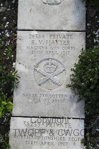 Boulogne Eastern Cemetery - Hayter, Raymond Victor