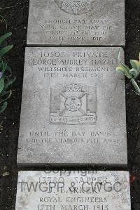 Boulogne Eastern Cemetery - Hazell, George Aubrey