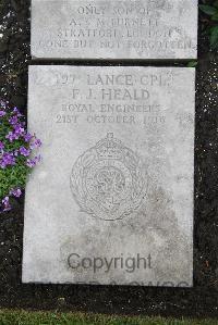 Boulogne Eastern Cemetery - Heald, F J