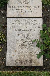 Boulogne Eastern Cemetery - Hellewell, Richard