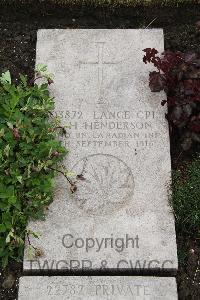 Boulogne Eastern Cemetery - Henderson, W H