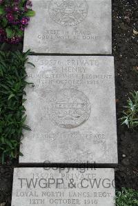 Boulogne Eastern Cemetery - Henry, F