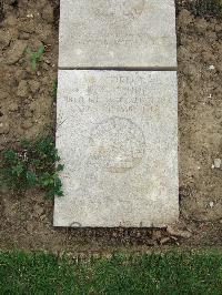 Boulogne Eastern Cemetery - Henry, Robert Adam