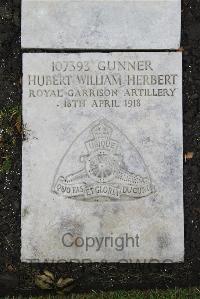 Boulogne Eastern Cemetery - Herbert, Hubert William