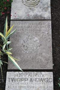 Boulogne Eastern Cemetery - Hewitt, Ronald Sydney Charles