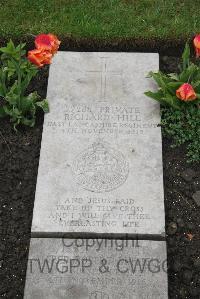 Boulogne Eastern Cemetery - Hill, Richard