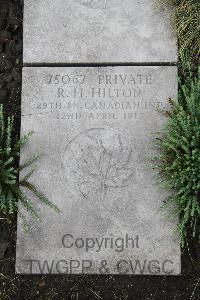 Boulogne Eastern Cemetery - Hilton, R H