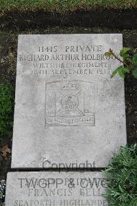 Boulogne Eastern Cemetery - Holbrook, Richard Arthur