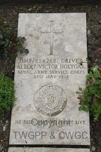 Boulogne Eastern Cemetery - Holyoak, Albert Victor