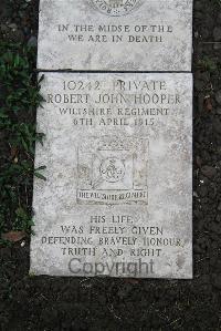 Boulogne Eastern Cemetery - Hooper, Robert John