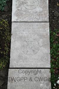 Boulogne Eastern Cemetery - Hooton, T