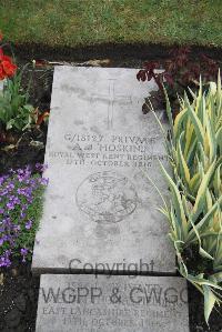 Boulogne Eastern Cemetery - Hoskins, A J