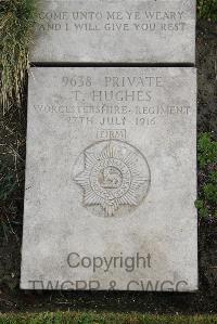 Boulogne Eastern Cemetery - Hughes, T