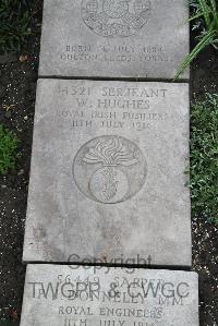 Boulogne Eastern Cemetery - Hughes, W