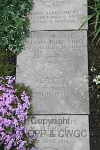 Boulogne Eastern Cemetery - Hull, William John