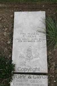 Boulogne Eastern Cemetery - Hulme, F