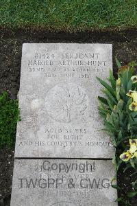 Boulogne Eastern Cemetery - Hunt, Harold Arthur