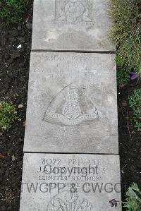 Boulogne Eastern Cemetery - Hunt, R