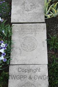 Boulogne Eastern Cemetery - Hutchinson, G