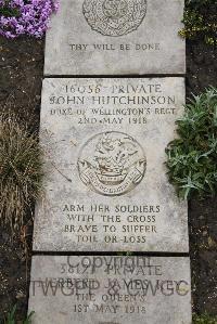 Boulogne Eastern Cemetery - Hutchinson, John