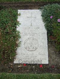 Boulogne Eastern Cemetery - Ion, John