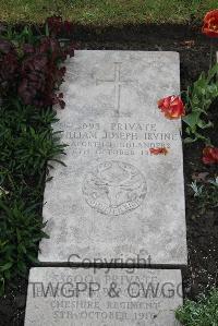 Boulogne Eastern Cemetery - Irvine, William Joseph