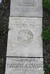 Boulogne Eastern Cemetery - Jacklin, F W