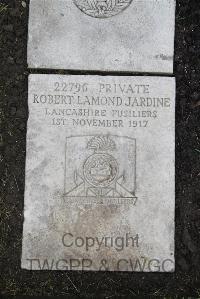 Boulogne Eastern Cemetery - Jardine, Robert Lamond