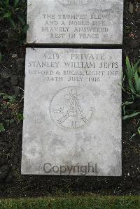 Boulogne Eastern Cemetery - Jeffs, Stanley William