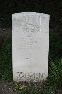 Boulogne Eastern Cemetery - Jenks, John Alfred Hatton