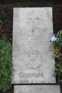 Boulogne Eastern Cemetery - Johnson, Fred