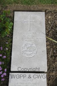 Boulogne Eastern Cemetery - Jones, F