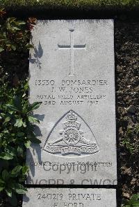 Boulogne Eastern Cemetery - Jones, John William