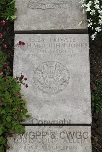 Boulogne Eastern Cemetery - Jones, Richard John