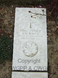 Boulogne Eastern Cemetery - Julian, David George