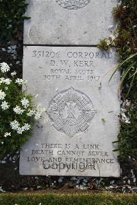 Boulogne Eastern Cemetery - Kerr, D W