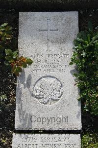 Boulogne Eastern Cemetery - Kilty, H