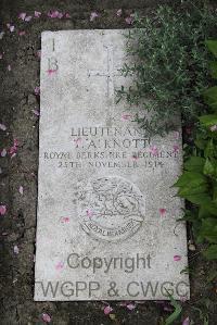 Boulogne Eastern Cemetery - Knott, T A