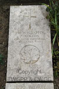 Boulogne Eastern Cemetery - Kolton, P