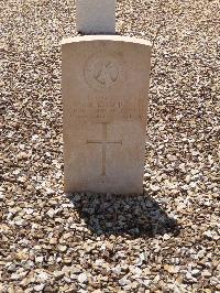 Taveta Military Cemetery - Topp, Robert Lamb