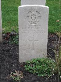 Berlin 1939-1945 War Cemetery - Barrett, Lindon Frederick Beves