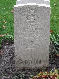 Berlin 1939-1945 War Cemetery - Baker, Victor George