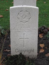 Berlin 1939-1945 War Cemetery - Barnes, Harry