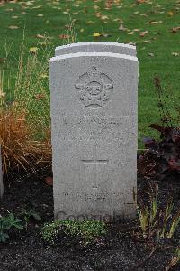 Berlin 1939-1945 War Cemetery - Brondgeest, Lloyd John