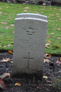 Berlin 1939-1945 War Cemetery - Burtt, Robert Petchell