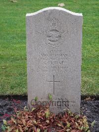 Berlin 1939-1945 War Cemetery - Close, S