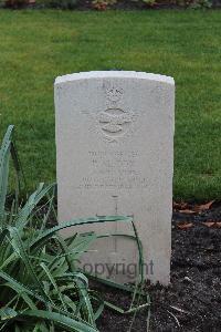 Berlin 1939-1945 War Cemetery - Cox, Frank Geoffrey