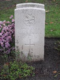 Berlin 1939-1945 War Cemetery - Caves, John James